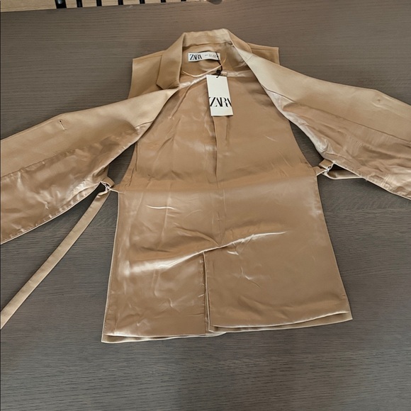 Zara - Picture 2 of 4